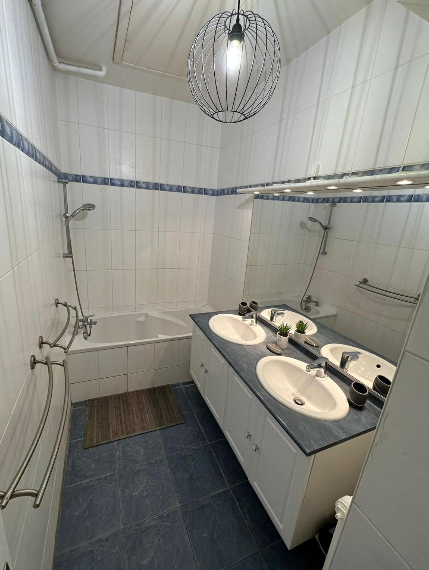 Maison De Ville Plein Centre, 3 Etoiles, A 200M De La Plage, Parking Prive, Wifi Royan Zewnętrze zdjęcie